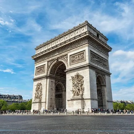 B6d 2pers Wagram 1bedroom Ternes With Ac *